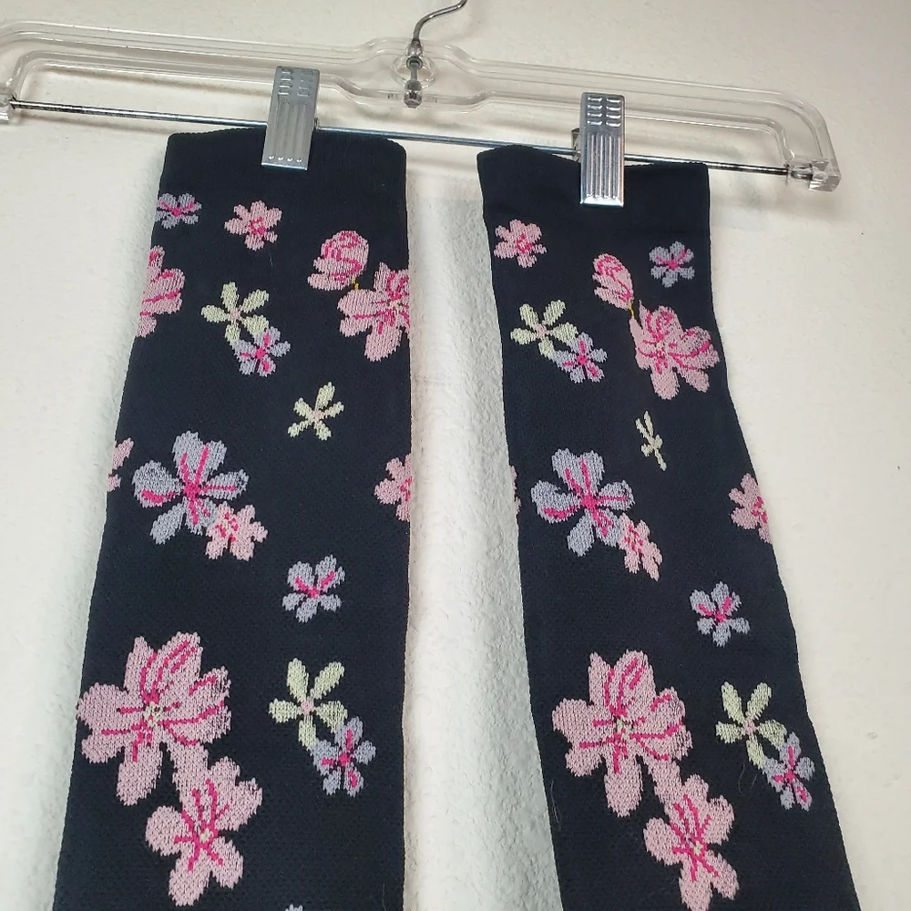 Floral Patterned Black Long Socks - Picture 3 of 3